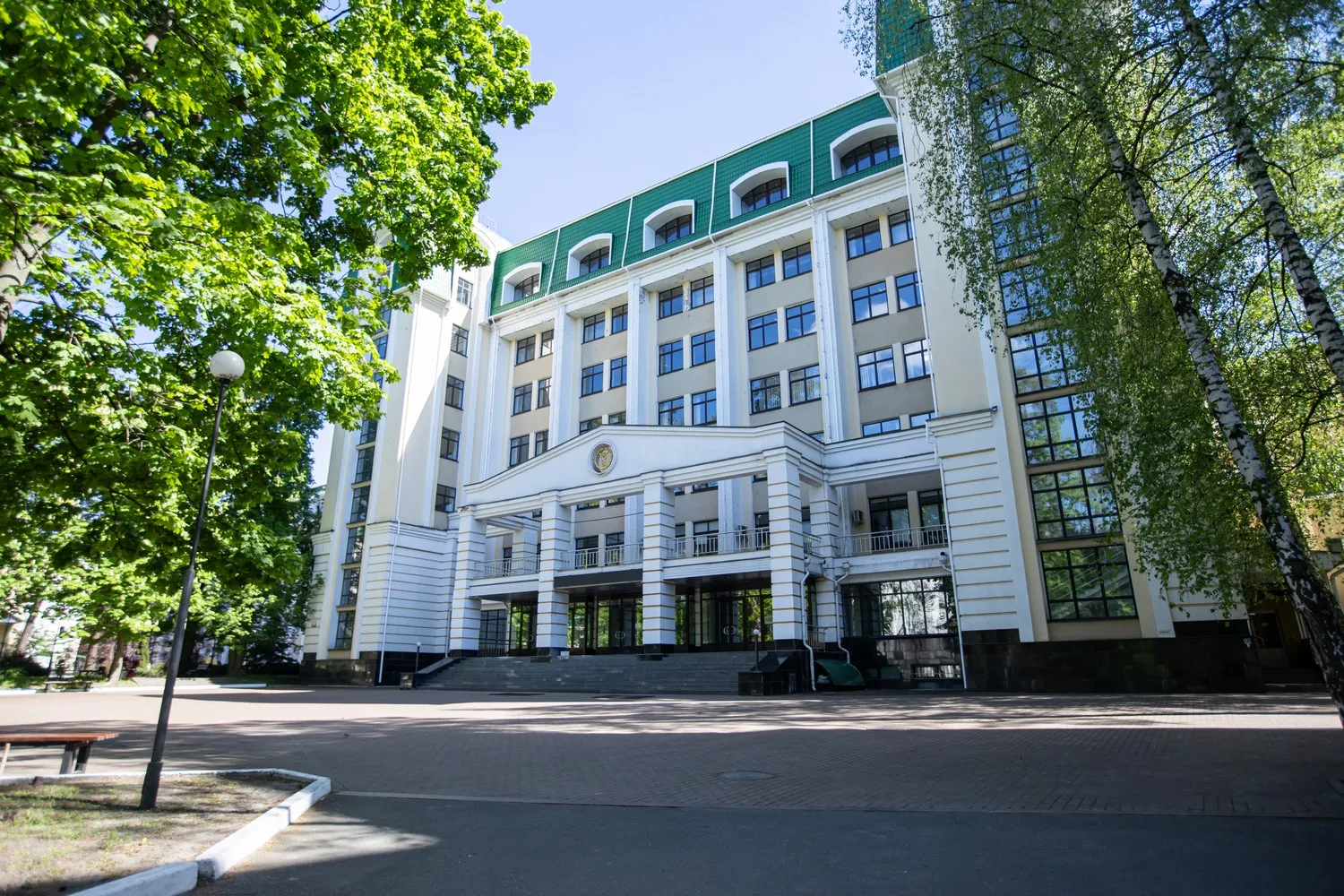 Фото закладу — Державний податковий університет